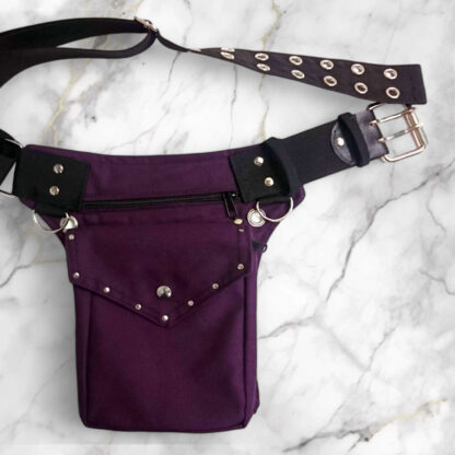 Donkerpaars aubergine kleurige heuptas met studs