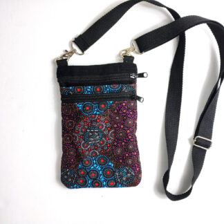 Handig klein tasje van mooie aboriginal stof, voor telefoon en extra's zoals sleutels, ID, paspoort, cash