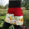 rood canvas schort met bloemenstof