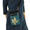 Groen tasje met herfstblad