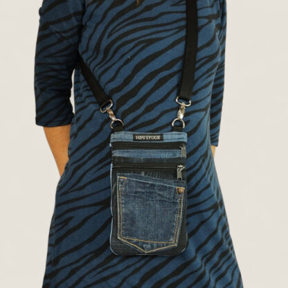 Denim tasje van een gerecyclede spijkerbroek en een stropdasstukje - Image 2