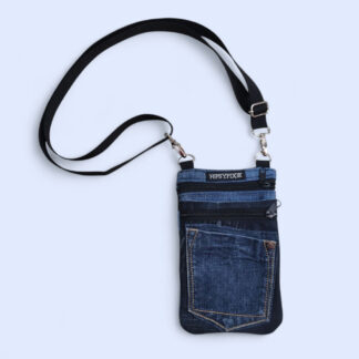 Denim tasje van een gerecyclede spijkerbroek en een stropdasstukje